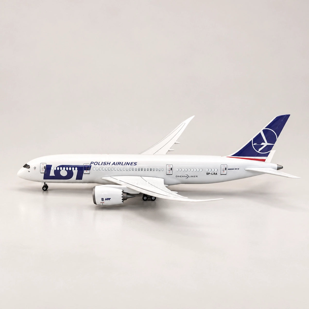 LOTポーランド航空 ボーイング787 1:130スケールモデル