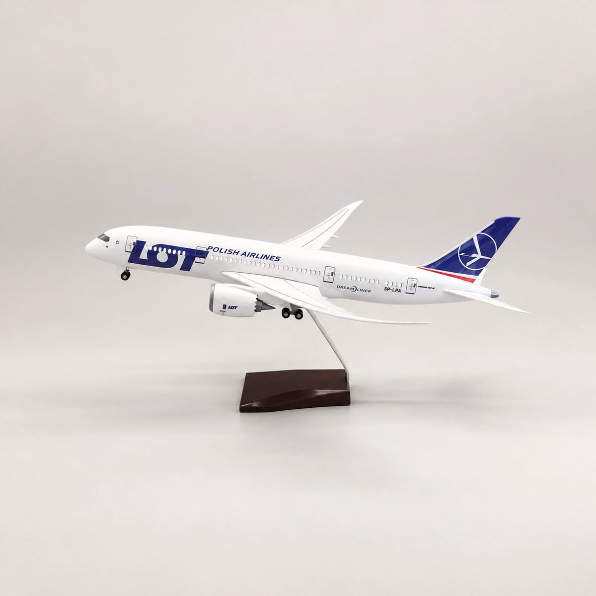 مجسم بوينغ 787 الخطوط الجوية البولندية LOT – بمقياس 1:130
