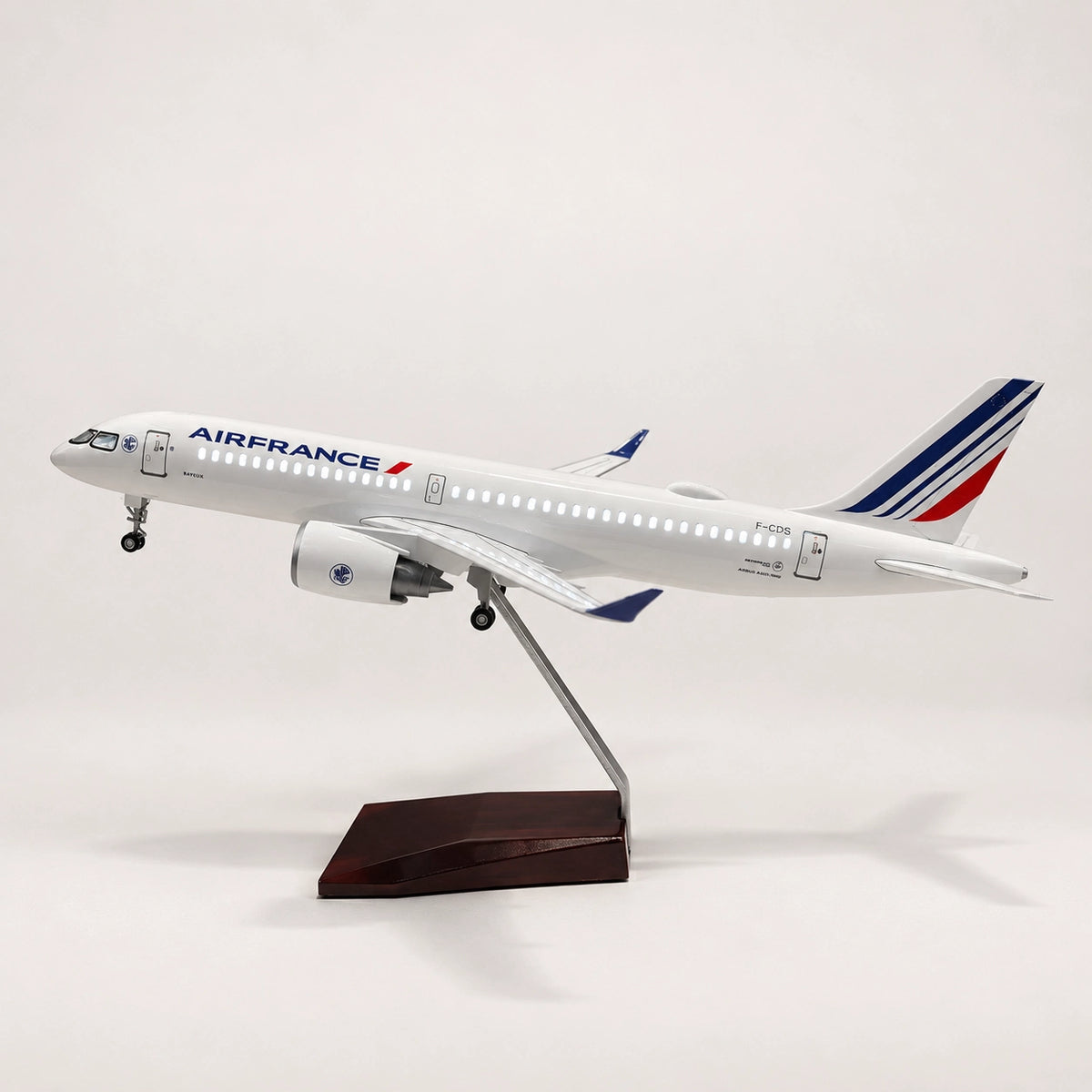 エールフランス エアバスA220-300 1:100スケールモデル