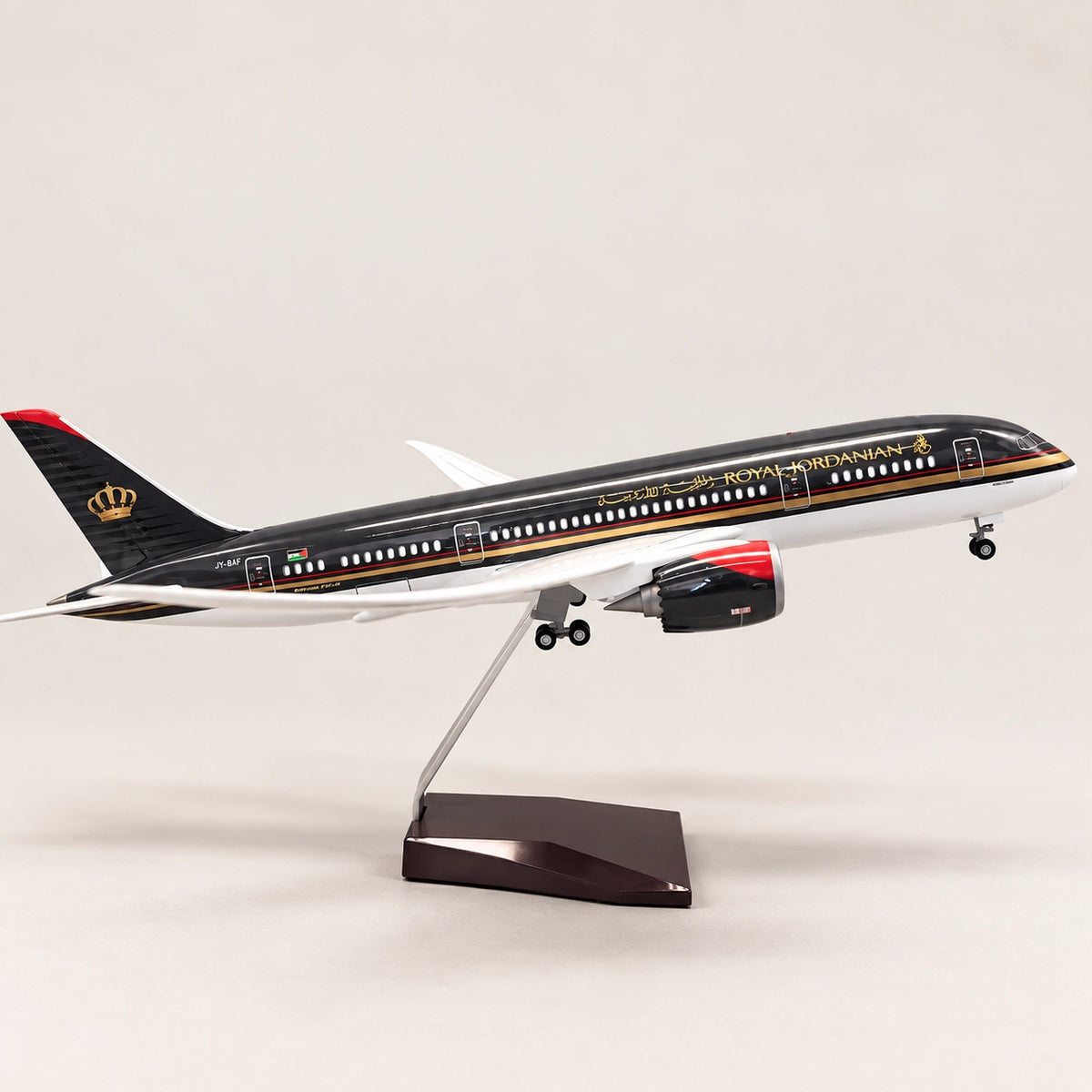 ロイヤル・ヨルダン航空 ボーイング787-8 1:130スケールモデル