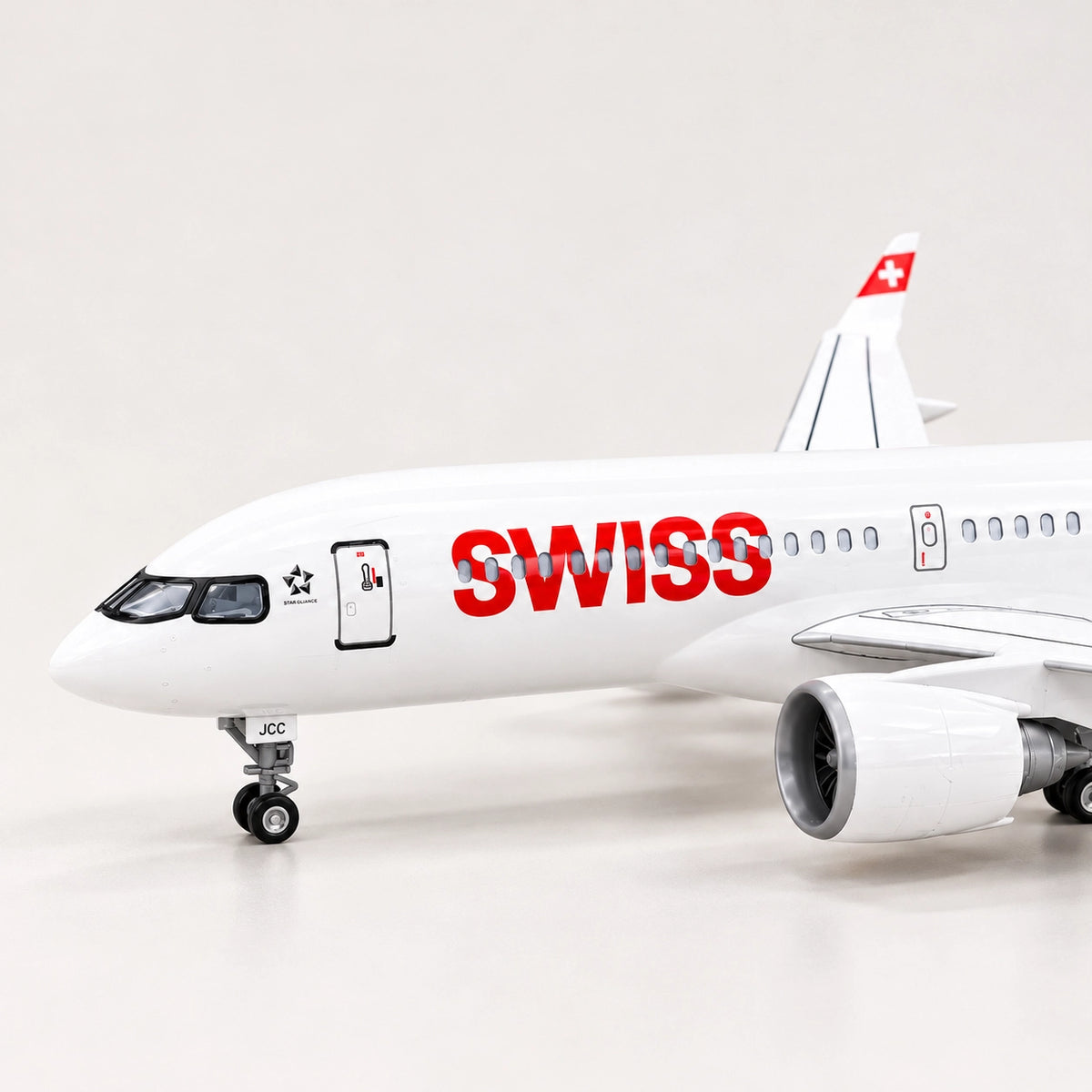 SWISS エアバスA220-300 1:100スケールモデル