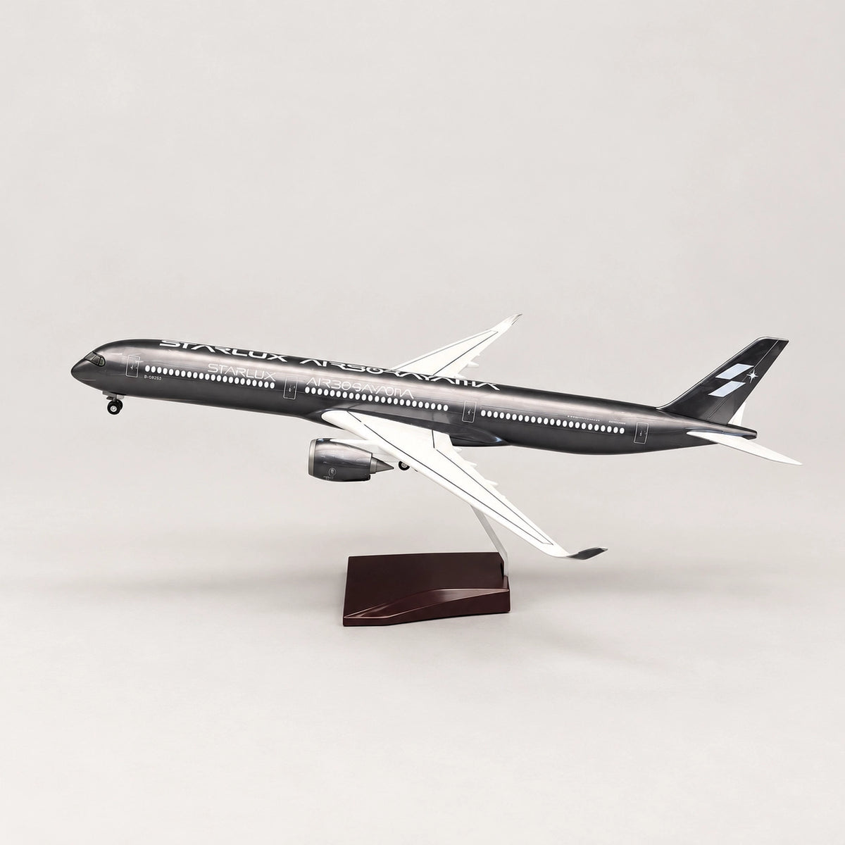 スターラックス航空 エアバスA350-1000 シルバー塗装 1:157スケールモデル