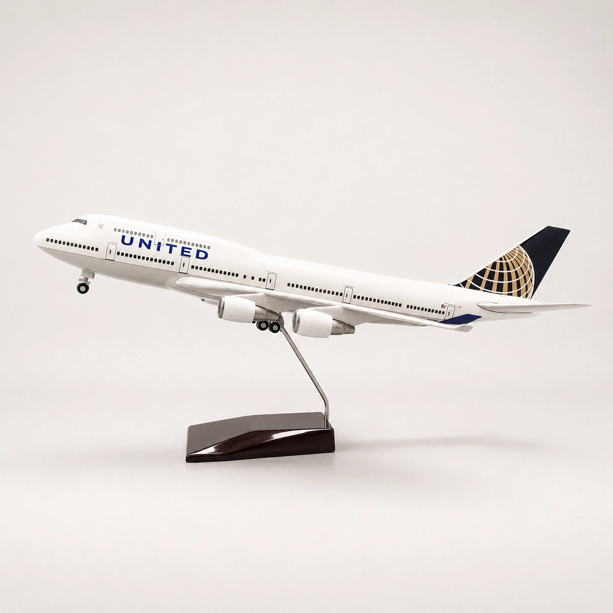 United Airlines Boeing 747 1:150 Scale Model