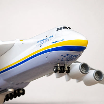 Antonov An-225 Mriya Modell im Maßstab 1:200