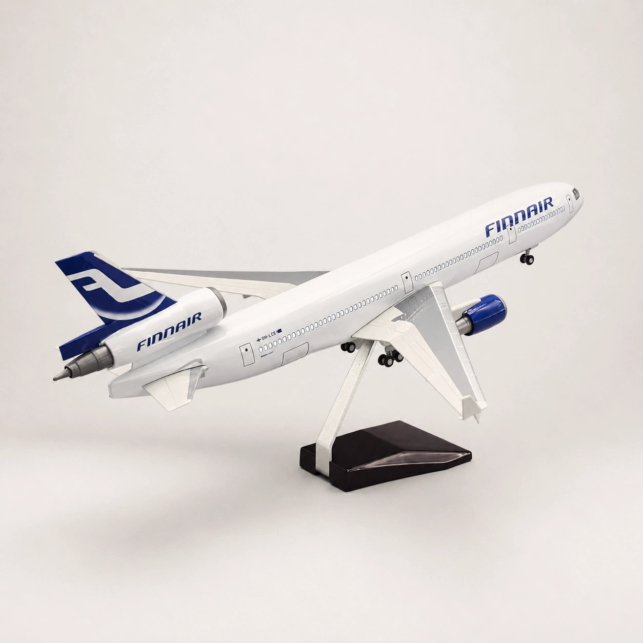 Model FedEx McDonnell Douglas MD-11 v měřítku 1:130