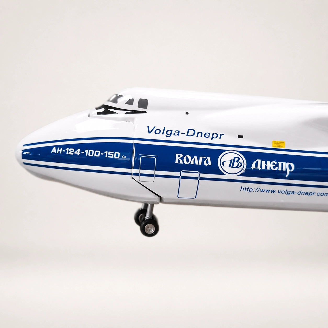 Modellino Antonov An-124 Ruslan in scala 1:165