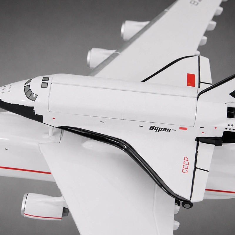 Antonov An-225 Mriya with Buran Space Shuttle 1:200 Scale Model