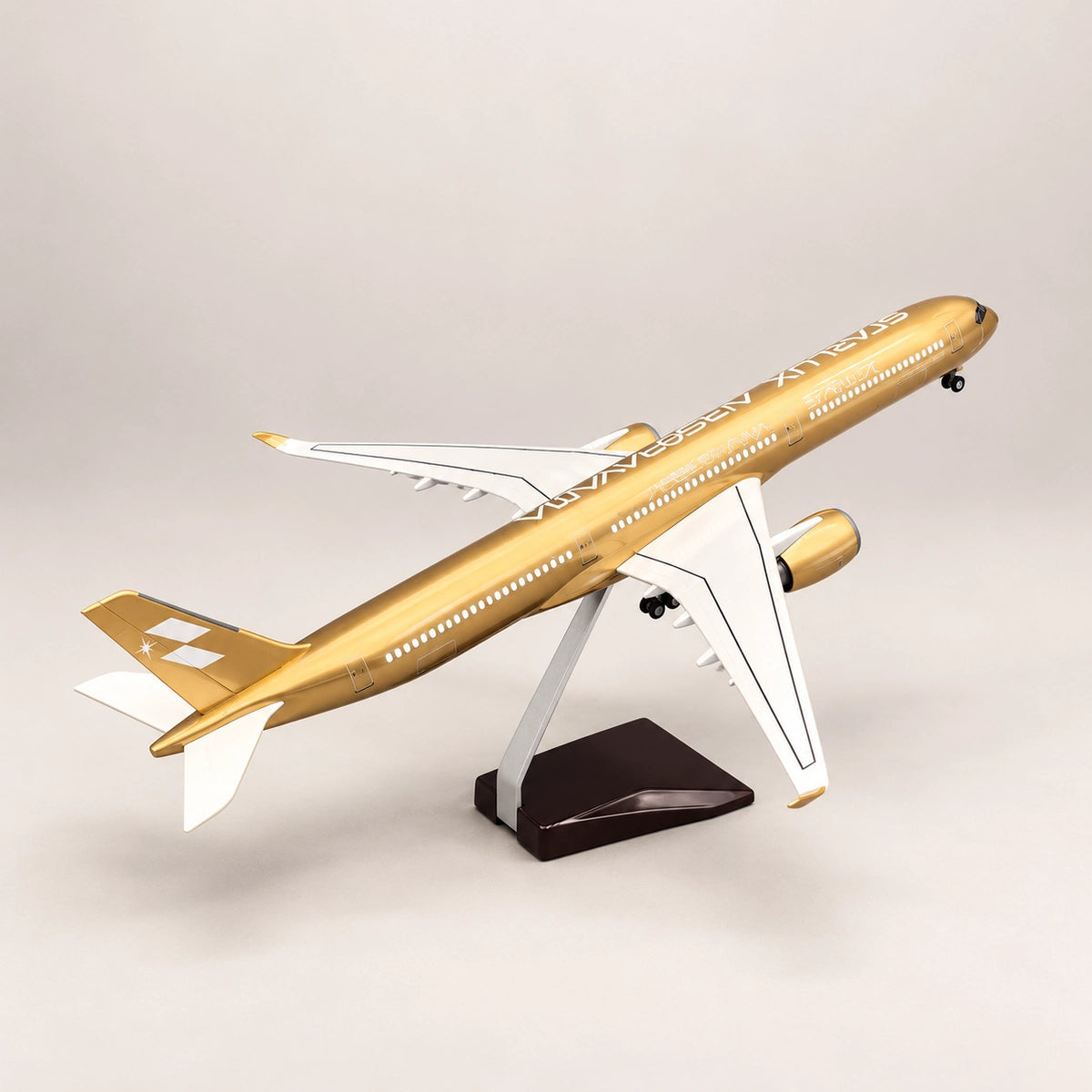 مجسم إيرباص A350-1000 ستارلوكس إيرلاينز – الطلاء الذهبي – بمقياس 1:157