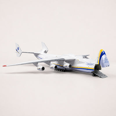 Antonov An-225 Mriya 1:200 Scale Model