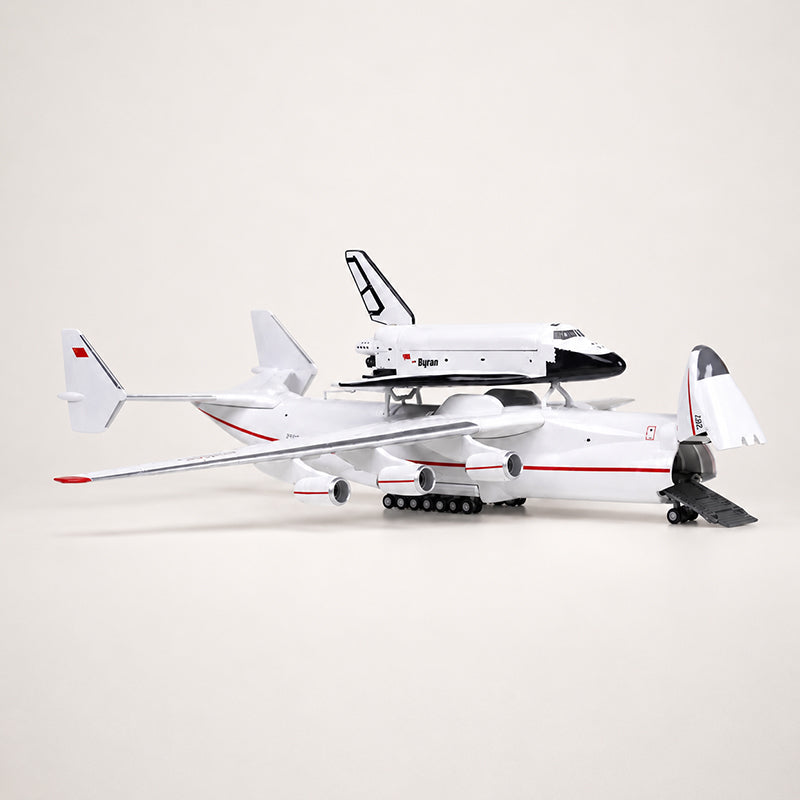 Antonov An-225 Mriya with Buran Space Shuttle 1:200 Scale Model