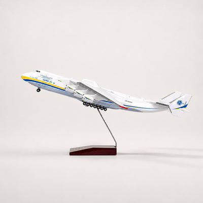 Antonov An-225 Mriya 1:200 Scale Model