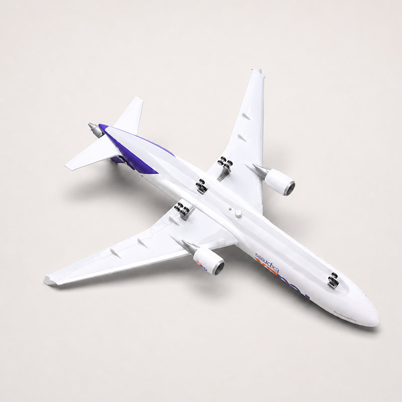 FedEx McDonnell Douglas MD-11 1:130 Scale Model