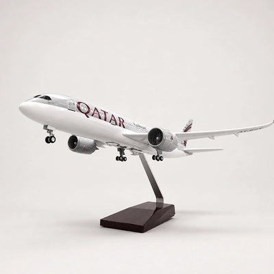 Qatar Airways Boeing 787 1:130 Scale Model