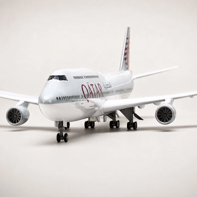 Qatar Airways Boeing 747-8 1:150 Scale Model