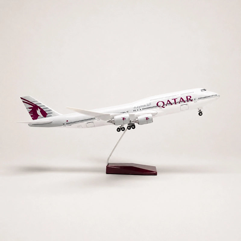 Qatar Airways Boeing 747-8 1:150 Scale Model