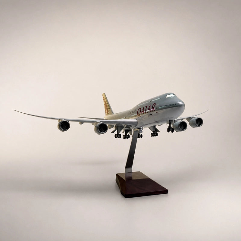Qatar Airways Boeing 747-8 1:150 Scale Model