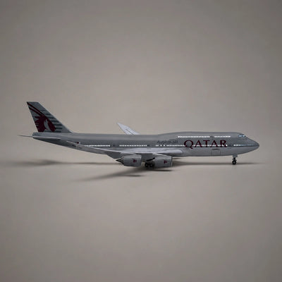 Qatar Airways Boeing 747-8 1:150 Scale Model
