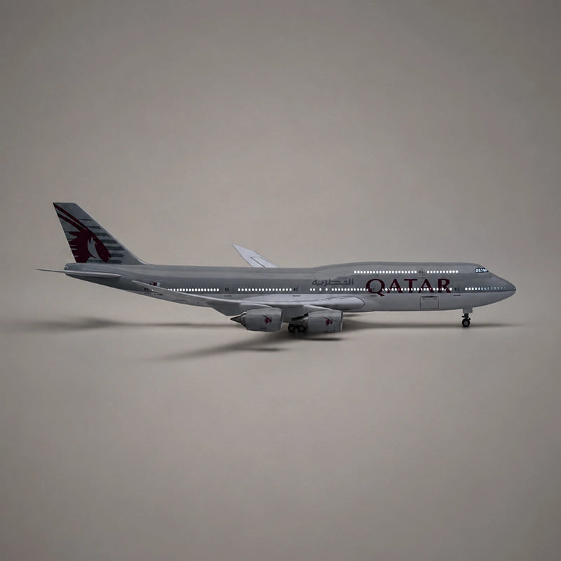 Qatar Airways Boeing 747-8 1:150 Scale Model