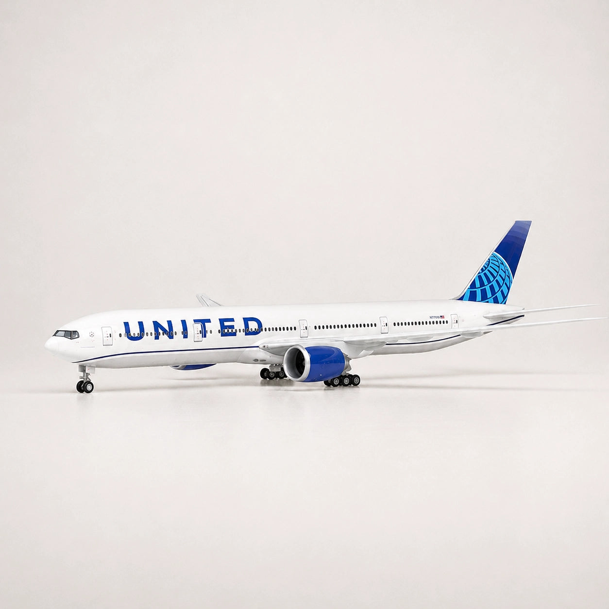 Model United Airlines Boeing 777 v měřítku 1:157