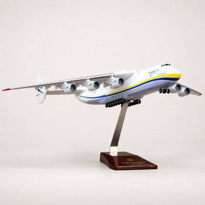 Antonov An-225 Mriya Modell im Maßstab 1:200