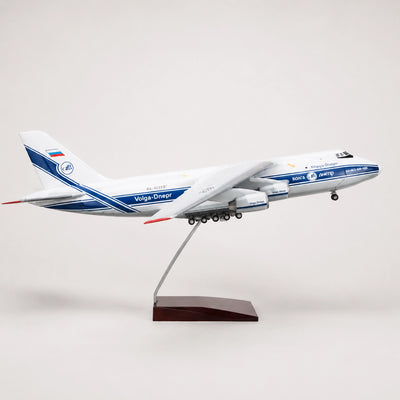 Modellino Antonov An-124 Ruslan in scala 1:165