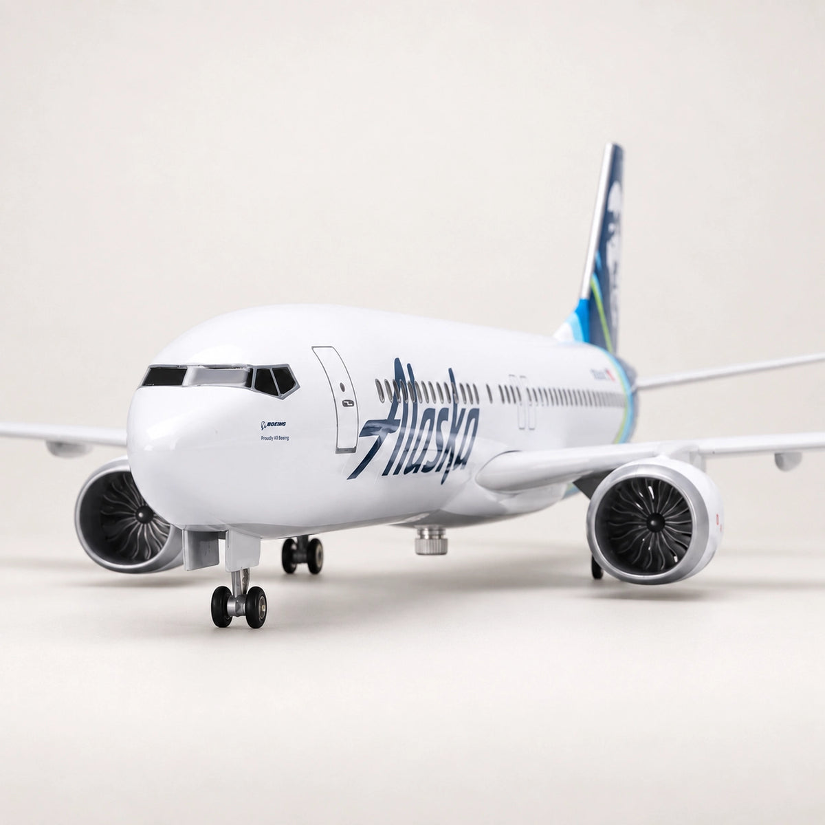 مجسم طائرة بوينغ 737 التابعة لألاسكا إيرلاينز بمقياس 1:85