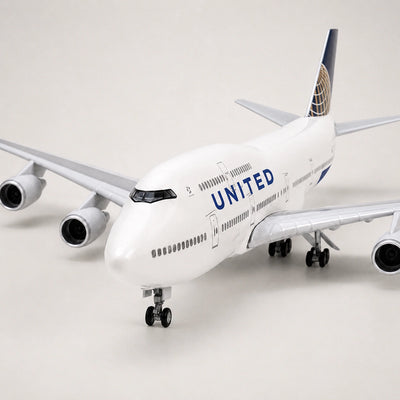 مجسم بوينغ 747 التابعة للخطوط الجوية المتحدة بمقياس 1:150