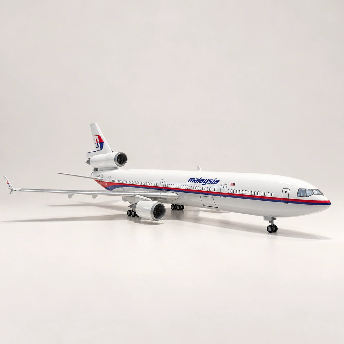 Malaysia Airlines McDonnell Douglas MD-11 — model a scala 1:130