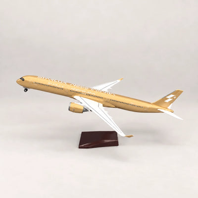 مجسم إيرباص A350-1000 ستارلوكس إيرلاينز – الطلاء الذهبي – بمقياس 1:157