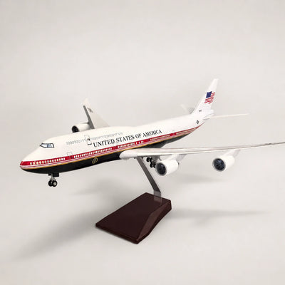 Model prezidentského letounu USAF Boeing 747 v měřítku 1:150