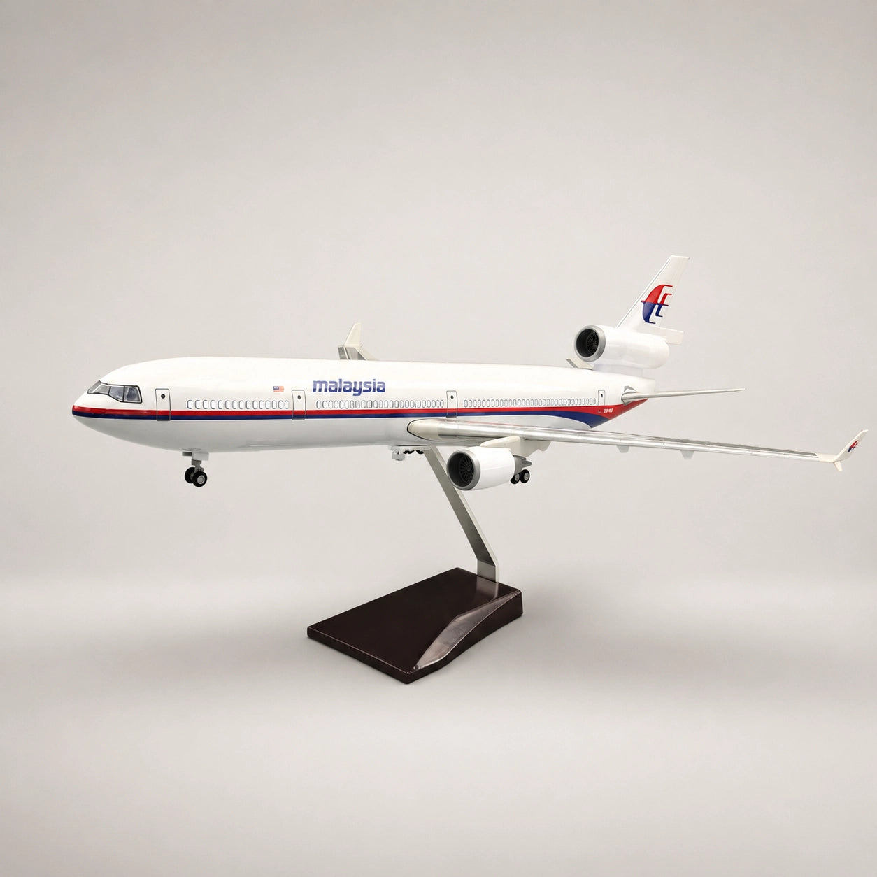 نموذج FedEx McDonnell Douglas MD-11 بمقياس 1:130