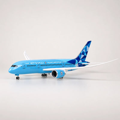 Model Etihad Airways Boeing 787 Manchester City Edition v měřítku 1:130