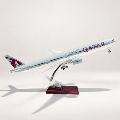 مجسم طائرة بوينغ 777-300ER للخطوط الجوية القطرية بمقياس 1:157