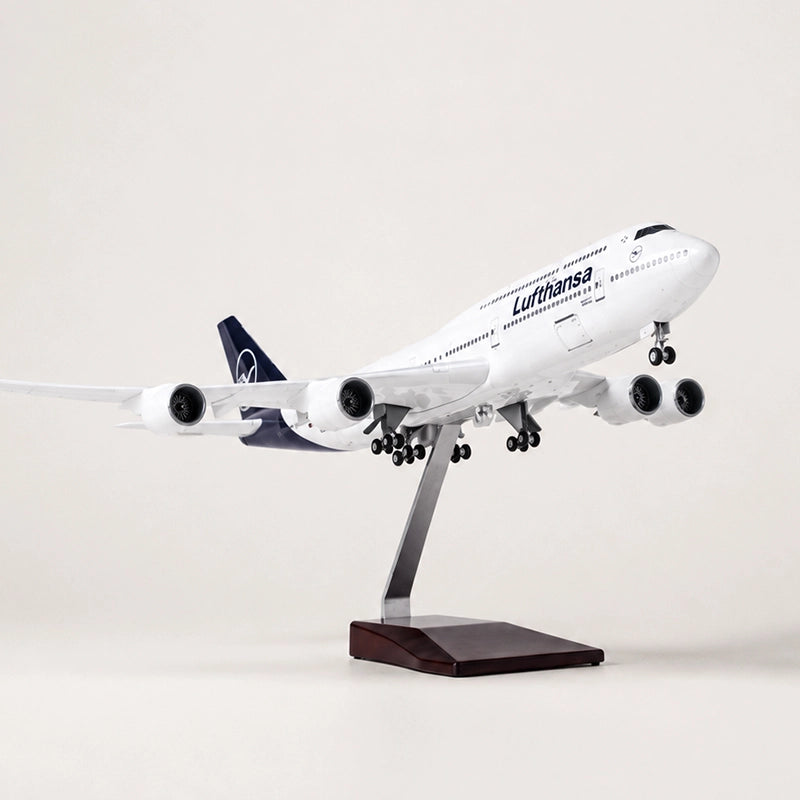 Lufthansa Boeing 747 New Livery 1:150 Scale Model