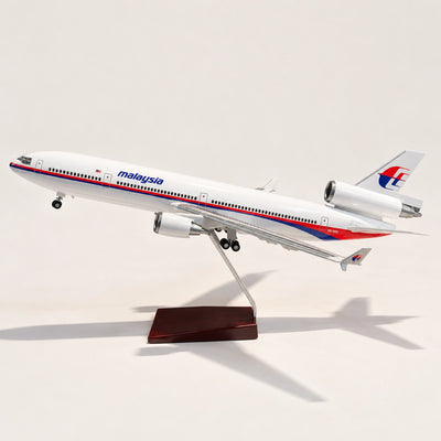 Malaysia Airlines McDonnell Douglas MD-11 — model a scala 1:130