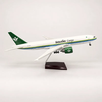 Boeing 777F Saudia Cargo – model v měřítku 1:135