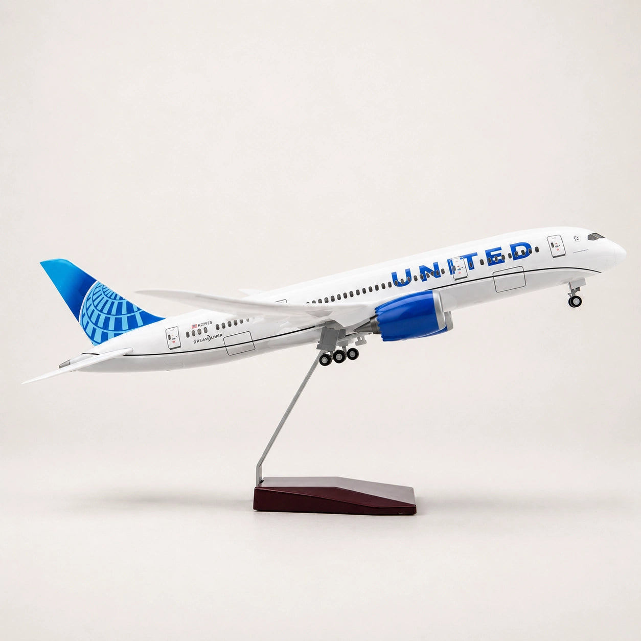 United Airlines Boeing 787 Dreamliner 1:130 Scale Model