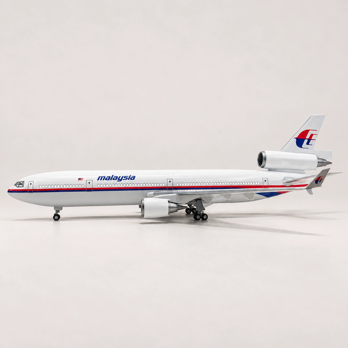 Malaysia Airlines McDonnell Douglas MD-11 — model a scala 1:130
