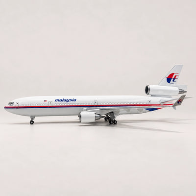 Malaysia Airlines McDonnell Douglas MD-11 — model a scala 1:130