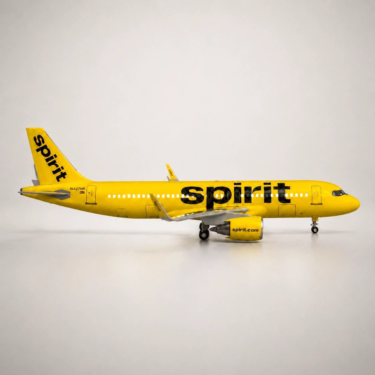 مجسم طائرة Airbus A320 التابعة لخطوط سبيريت الجوية بمقياس 1:80