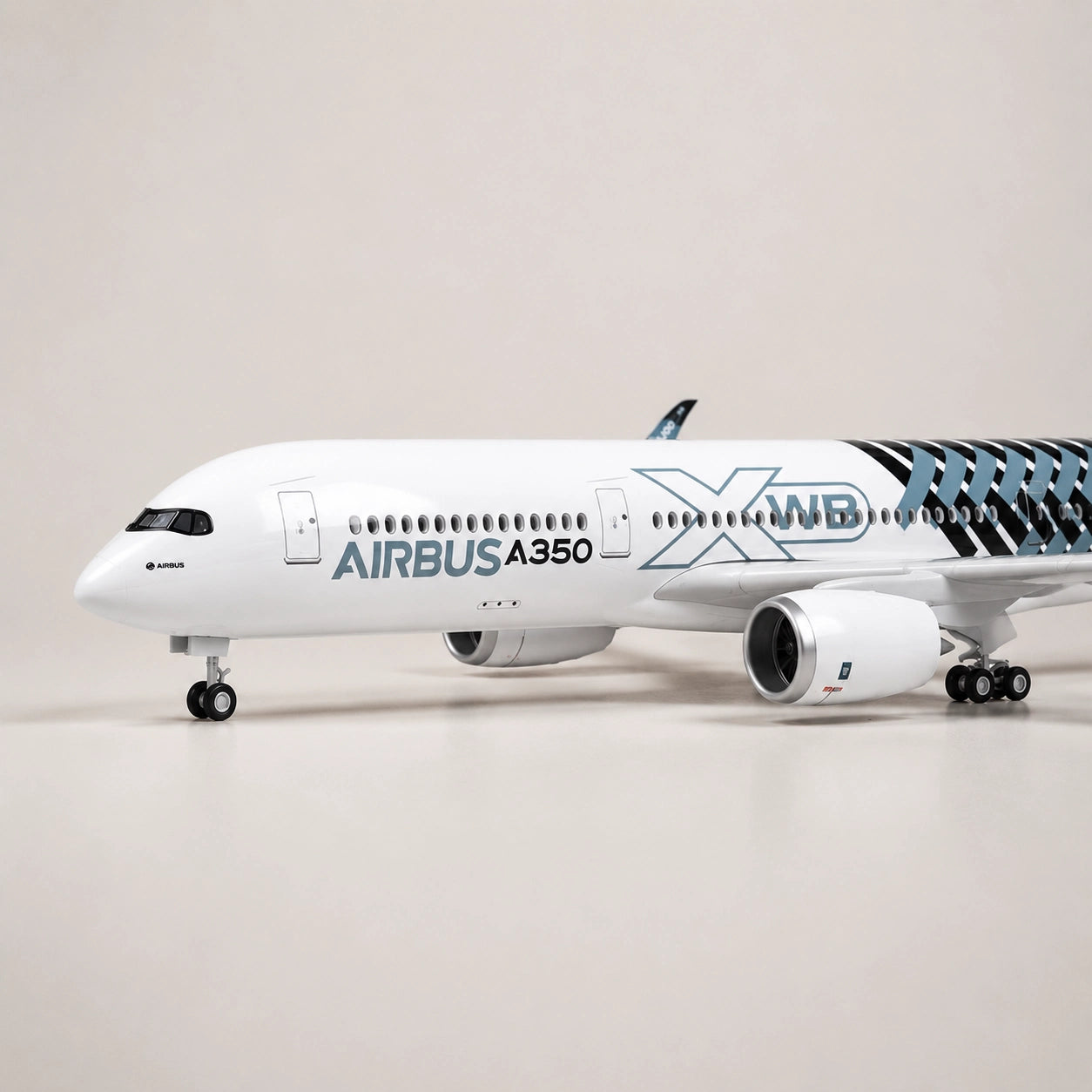 Model Prototaip Airbus A350 XWB – livery gentian karbon Skala 1:142