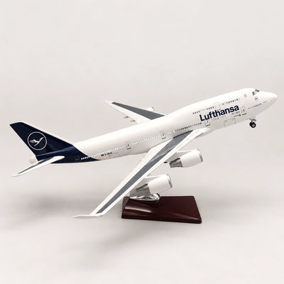 Lufthansa Boeing 747 (nova livrea) — model a scala 1:150