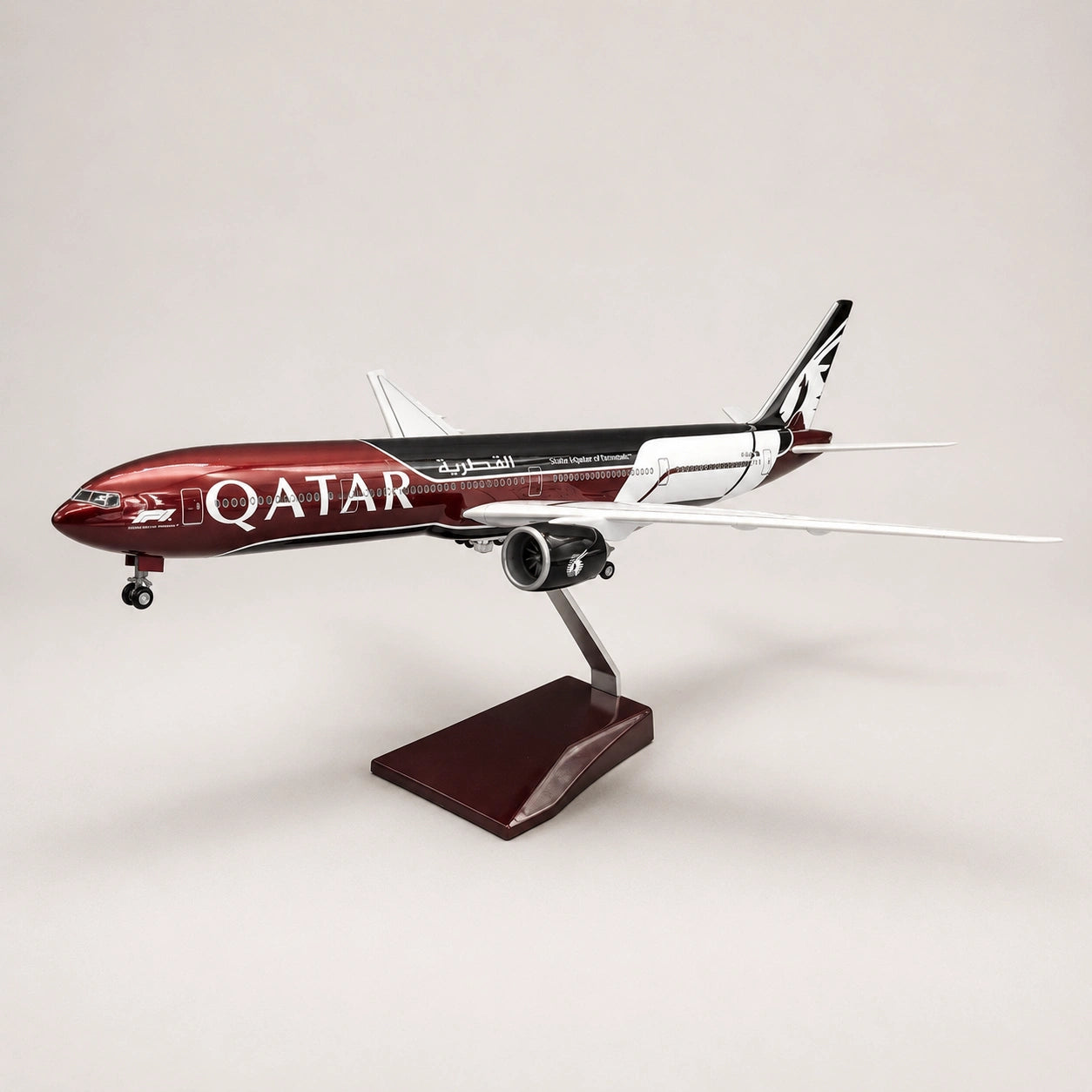 Qatar Airways Boeing 777 1:135 Scale Model