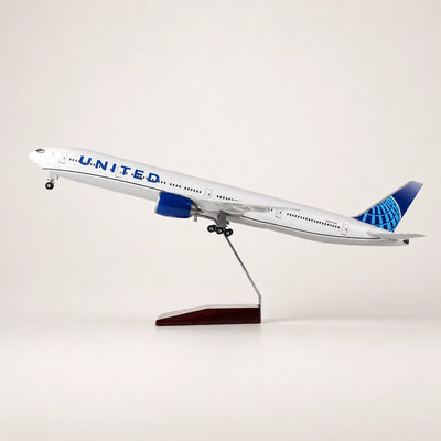 Model United Airlines Boeing 777 v měřítku 1:157
