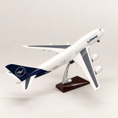 Lufthansa Boeing 747 (nova livrea) — model a scala 1:150