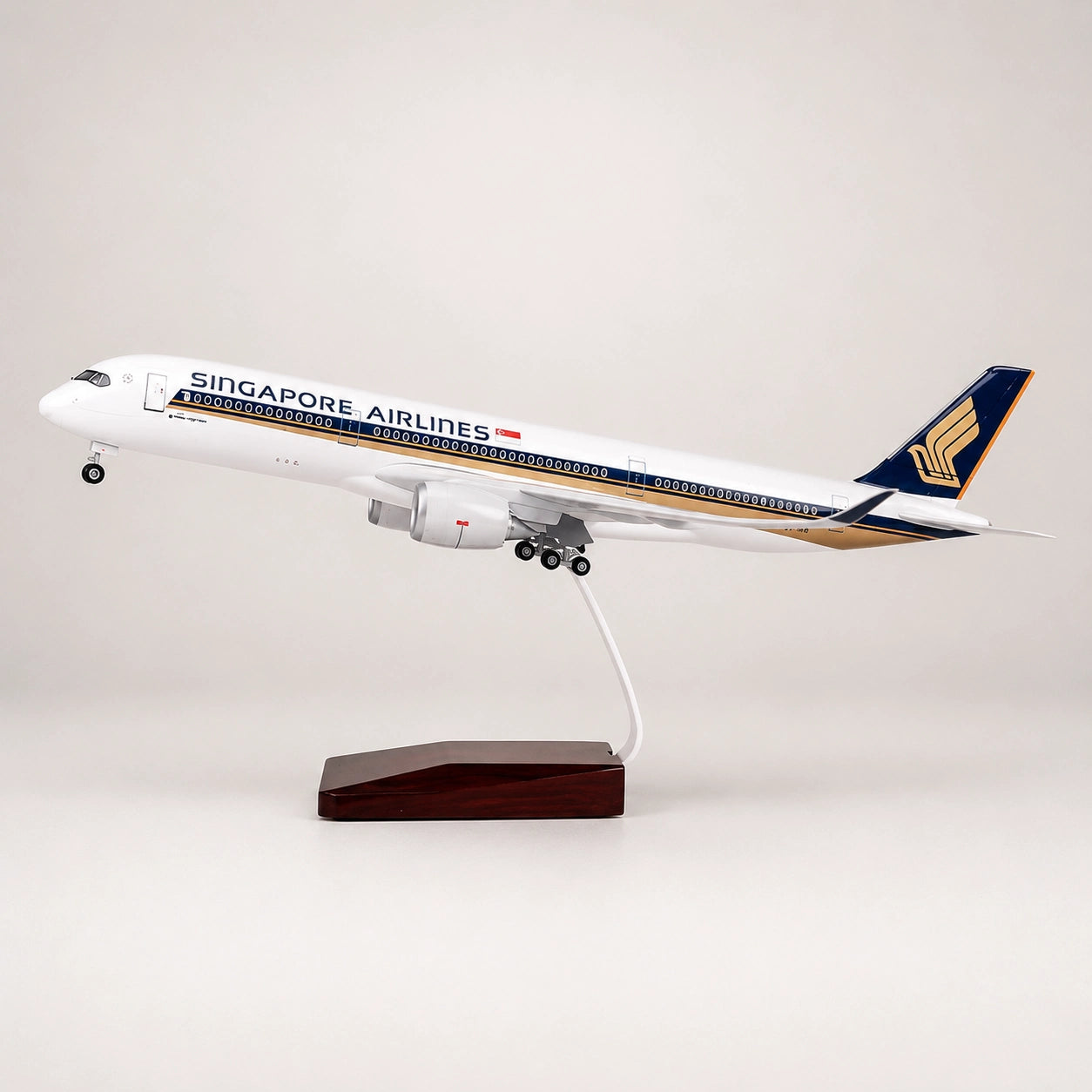 مجسم طائرة Airbus A350 التابعة للخطوط الجوية السنغافورية بمقياس 1:142