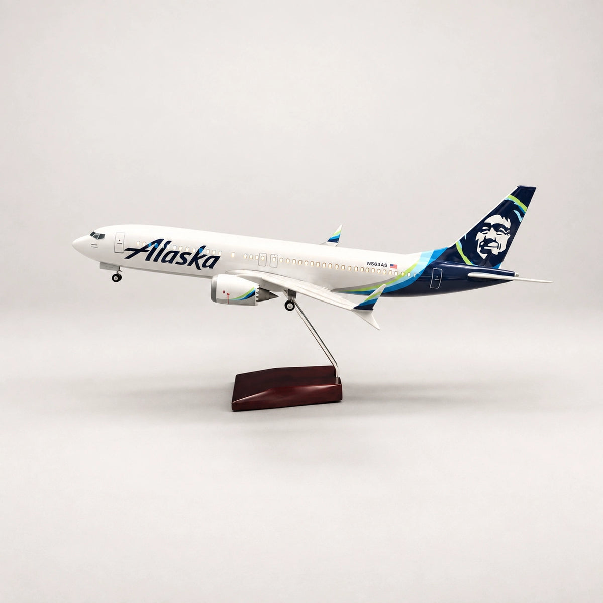 مجسم طائرة بوينغ 737 التابعة لألاسكا إيرلاينز بمقياس 1:85