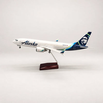 مجسم طائرة بوينغ 737 التابعة لألاسكا إيرلاينز بمقياس 1:85