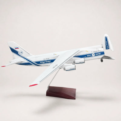 Modellino Antonov An-124 Ruslan in scala 1:165