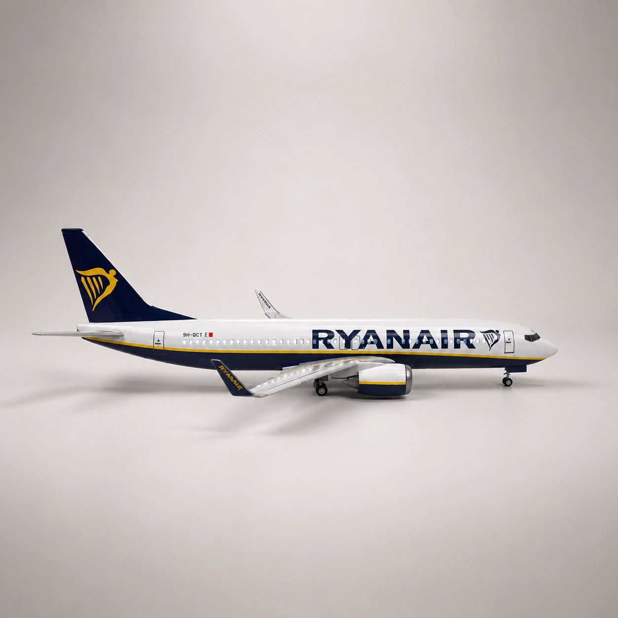 Model Ryanair Boeing 737 v měřítku 1:85